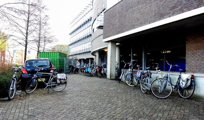 Het voormalige belastingkantoor aan de Voermanstraat toen het noodopvang voor vluchtelingen was (foto: De Stad Gorinchem)