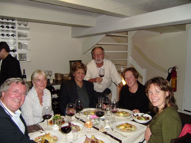 De Deilse Watersportvereniging vergadert in Brasserie Buuren in Alphen a/d Rijn. Vlnr. Erik, Ans, Pieter, Tom, Thea en Esther