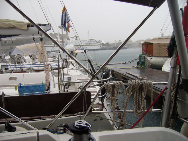 De rest van de dag regent het.