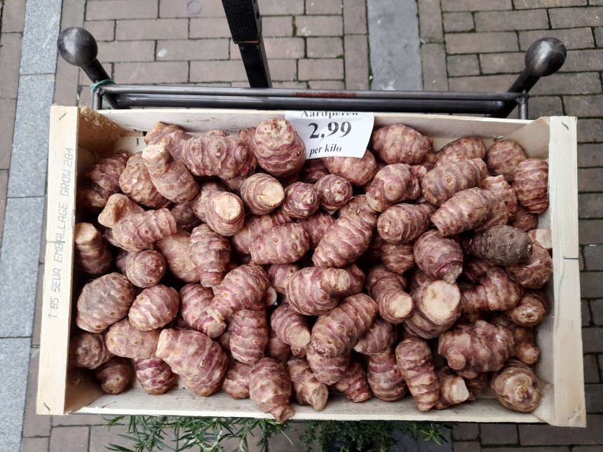 Aardperen in de Westwagenstraat.