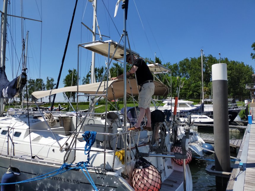 31 mei 2021. Dulce in Numansdorp. Opzetten van de bimini.