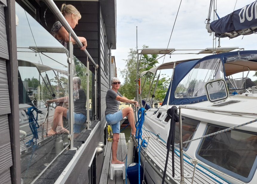Naast de woonboot van Yvonne in Zijkanaal K, Amsterdam Noord.