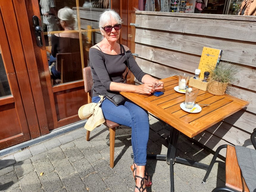 Aan de koffie in Den Burg, Texel