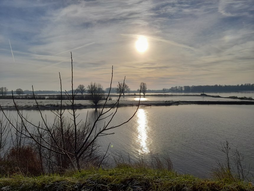 De Merwede vanaf de Altenawal (foto van gisteren).