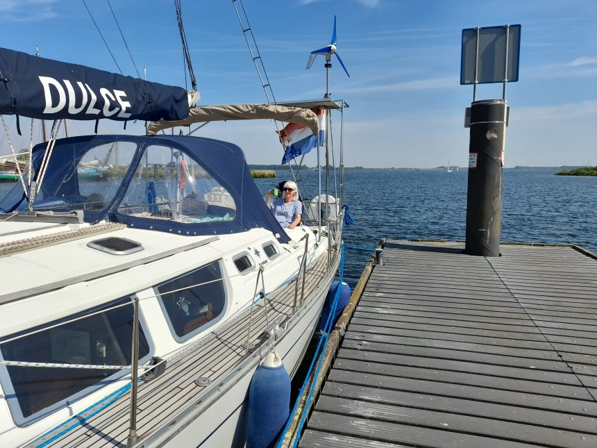 15 mei 2022. Aan het uiteinde van het noordelijk remmingwerk van de Volkeraksluis.