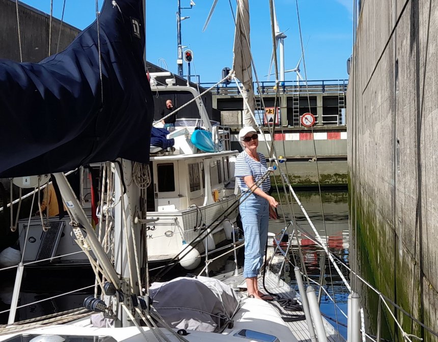 In de Krammersluis. Nog niks aan de hand.