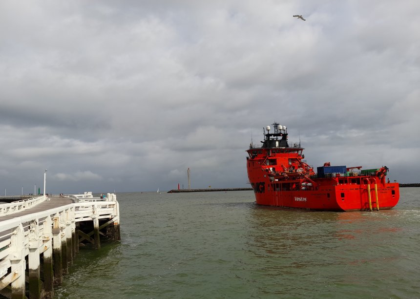 Havenuitvaart Oostende vanmorgen.