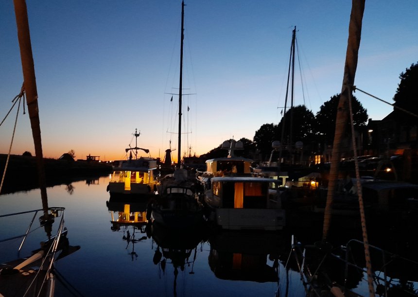 Zonsondergang in de Buitenhaven van Zierikzee.