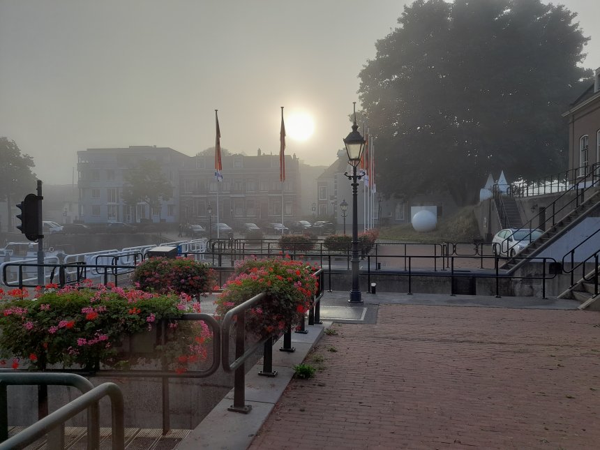 Vanmorgen mist en daarna een zonnige zondag.