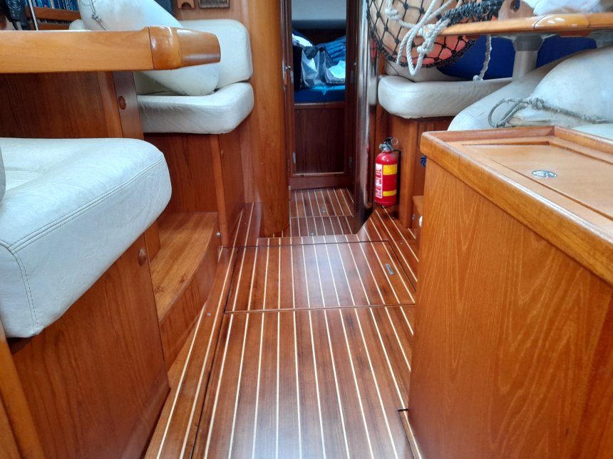 Onze opgeknapte kajuitvloer.