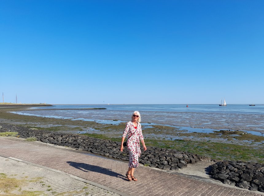 Vlieland. Op weg naar het dorp voor een romantisch etentje..