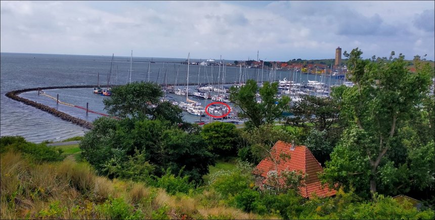 Deze foto maakte Anna gisteren vanaf de hoogte van Dellewal. Dulce in de rode cirkel, de Brandaris op de achtergrond.