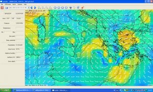 Screendump van de zyGrib-prognose van vanochtend vroeg. Alleen wind en isobaren zijn aangegeven. In de blauwe en groene gebieden is het rustig, in de gele waait het Bf 6, in de rode (niet aanwezig) stormt het