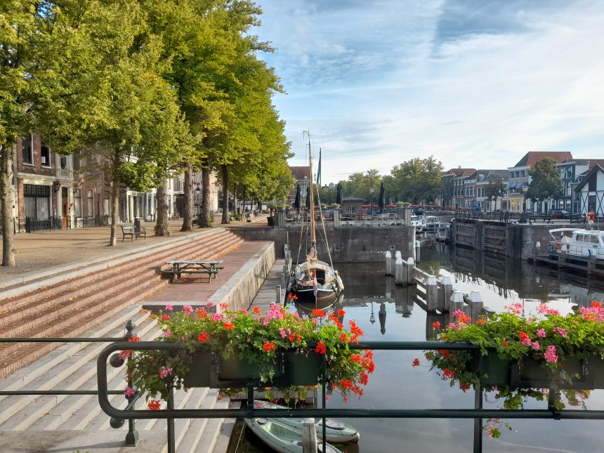 Het Eind en de Lingehaven vanmorgen vroeg.