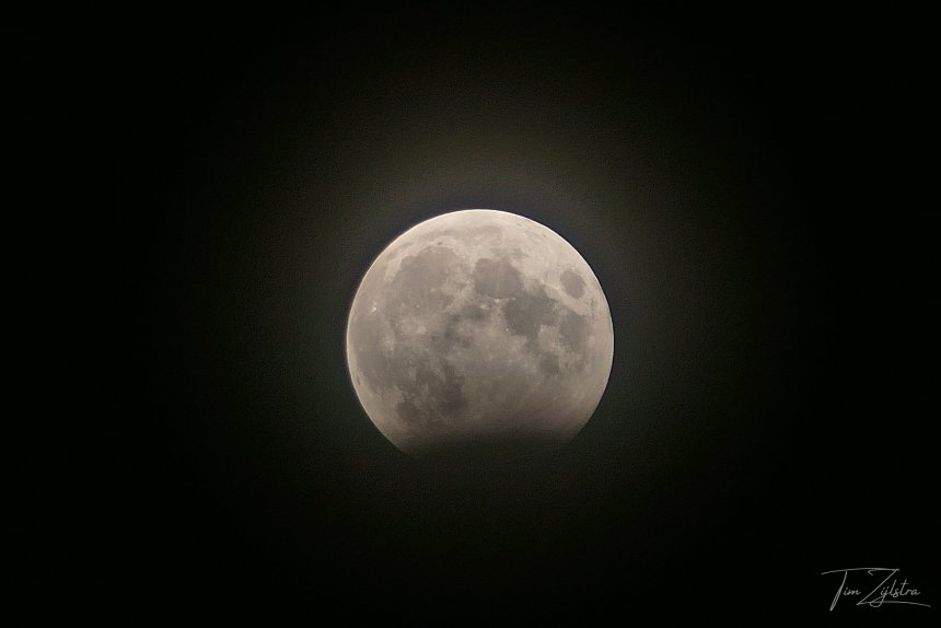 Naamgenoot Tim Zijlstra zag de partiële verduistering in het noorden des lands wel.