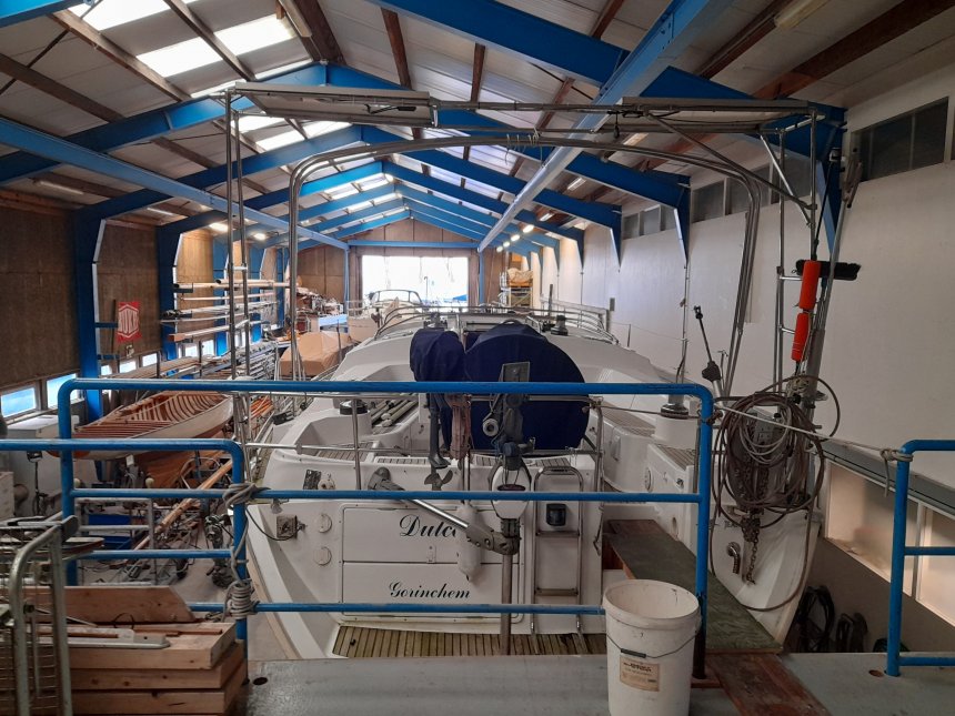 Dulce in de loods van Jachtwerf Rexwinkel in Numansdorp. Nu ligt er een loopplank.