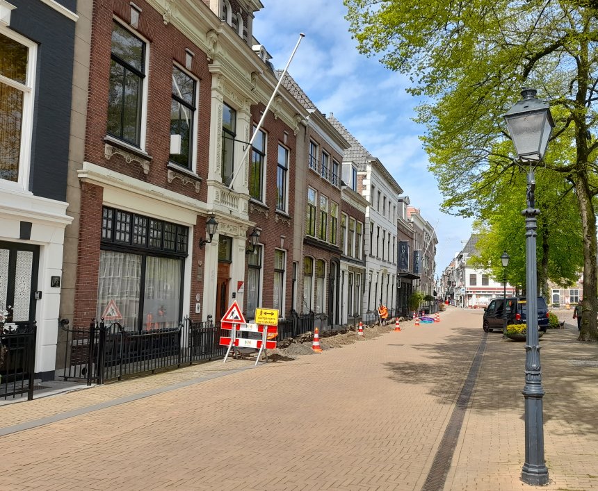 De aanleg van glasvezel op het Eind (foto van gisteren).