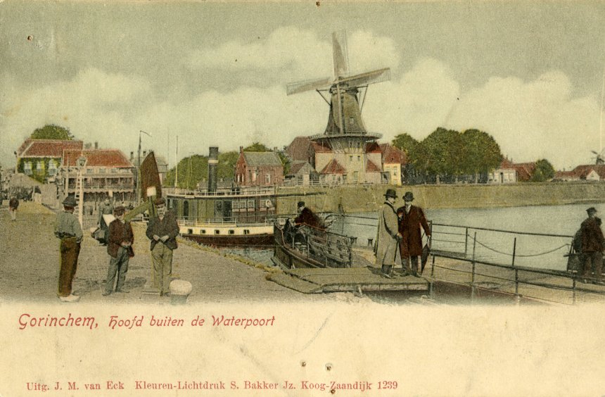 Buiten de Waterpoort, Gorcum, circa 1910. De stoomboot naar Woudrichem legt aan.