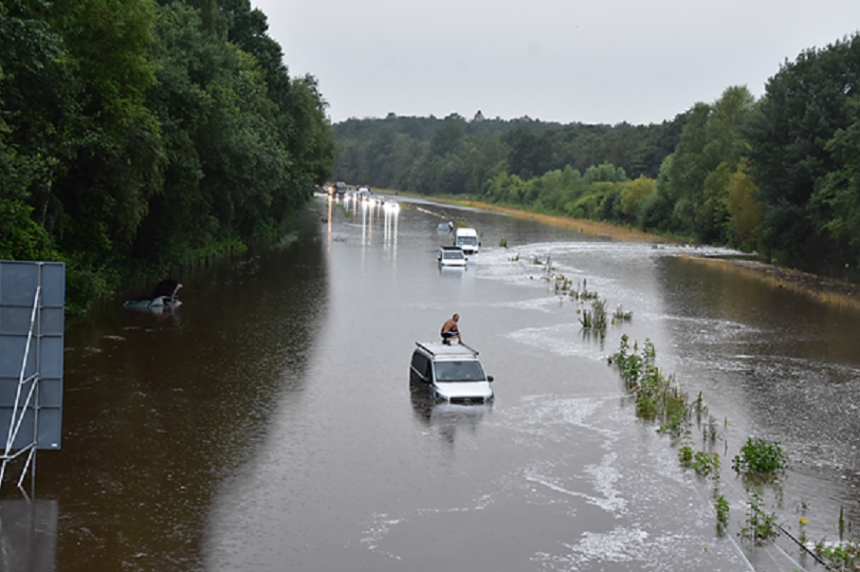 De A1 gisteravond bij De Lutte.(foto: Ronald, weerwoord.be).