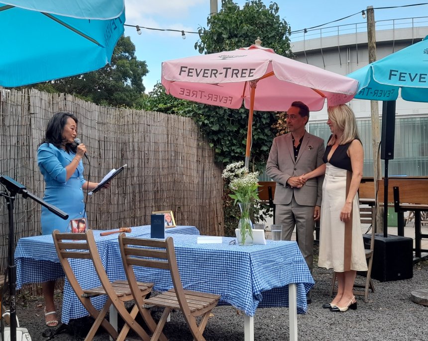 De huwelijksvoltrekking van Floor & Jason bij restaurant Mossel en Gin.