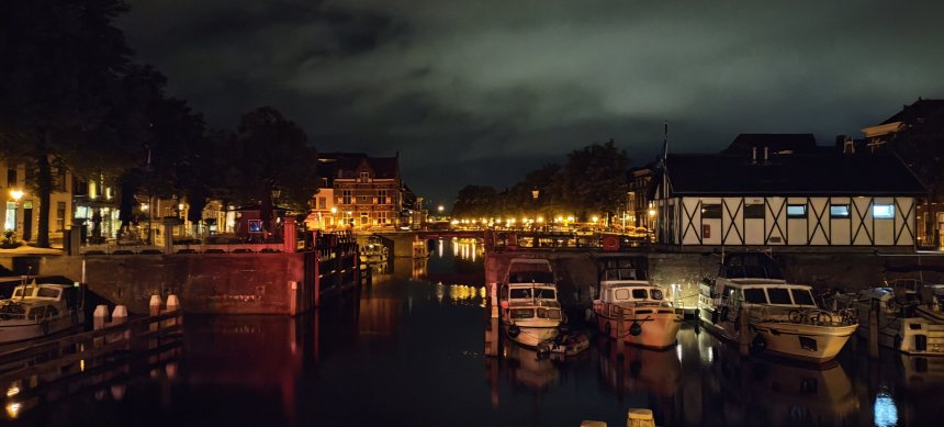 Lingehaven bij donker (foto: Bipin Prajapati)