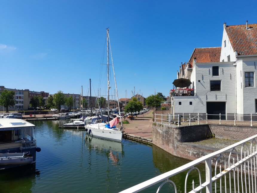 Dulce aan het Balakengat, vanaf de Dokbrug in Middelburg.