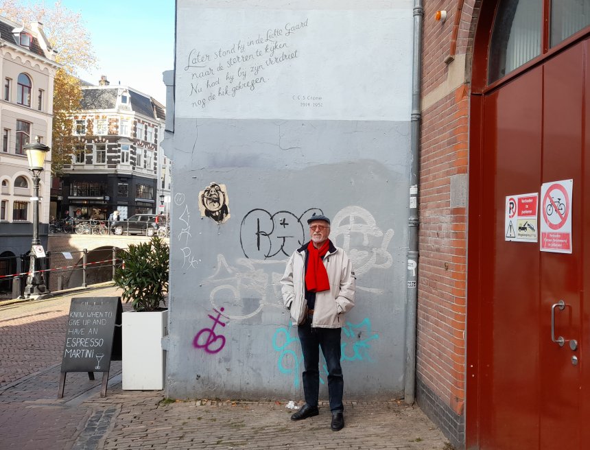 De Lichte Gaard in Utrecht. Ook hier poëzie op de muur.