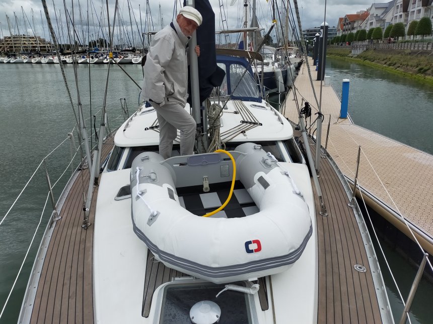 Oppompen van het bijbootje.