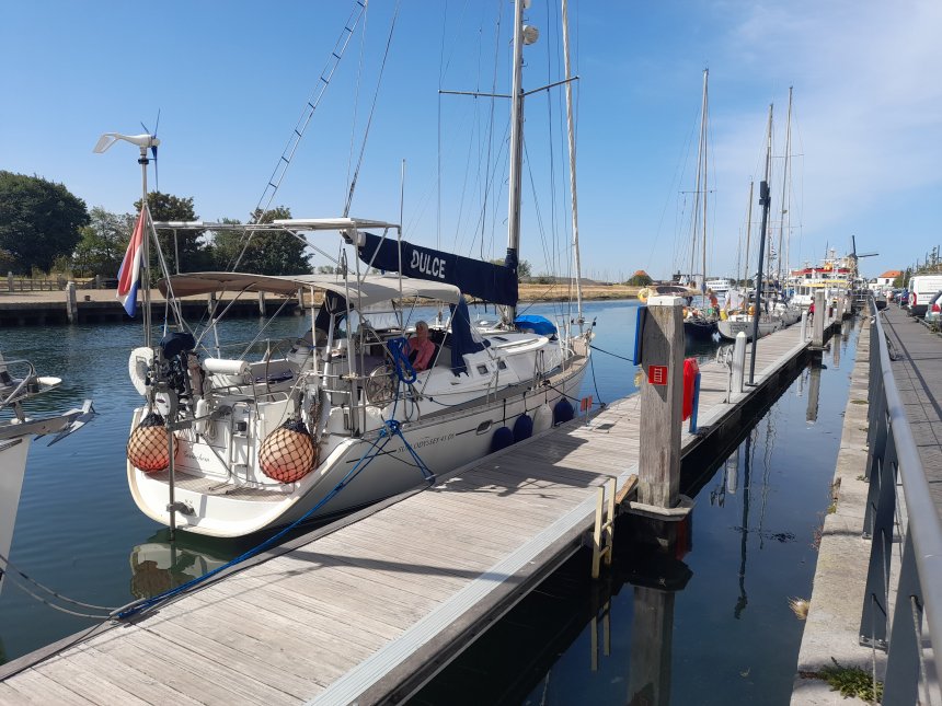 Zierikzee. Alle aanliggende boten zijn weer verdwenen.