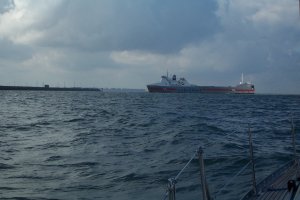 Bij Zeebruggge laten we een Cobelfret Ferry voor ons langsgaan